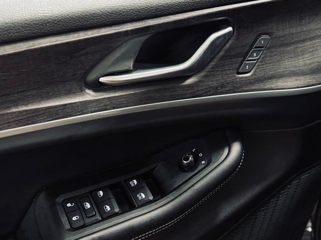 2025 JEEP GRAND CHEROKEE - Image 13