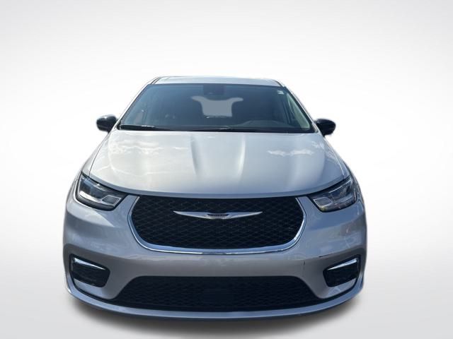 2024 Chrysler Pacifica Touring L photo 2