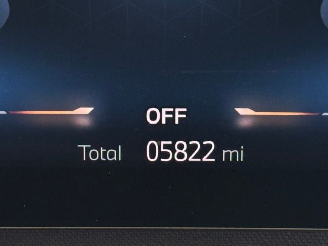 2025 BMW 750E - Image 38