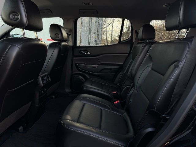 2023 GMC ACADIA - Image 20