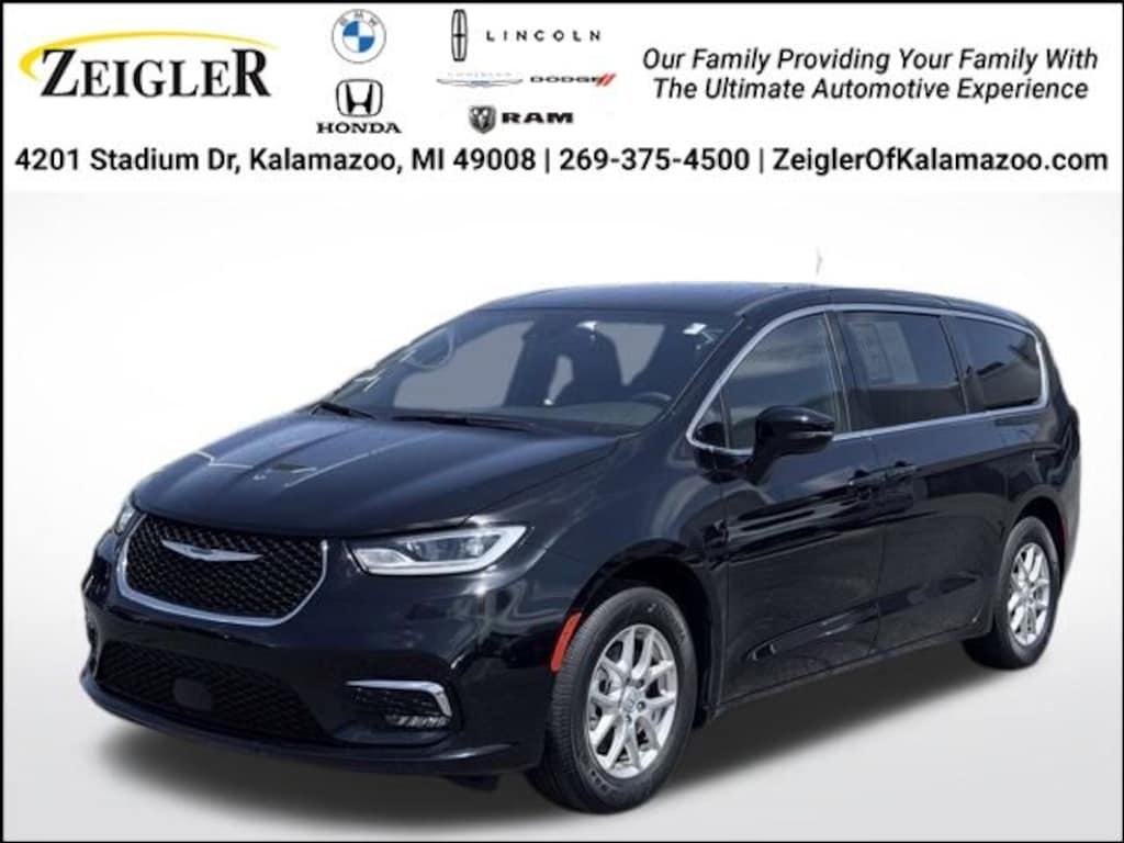 Used 2025 Chrysler Pacifica Select Van Passenger Van