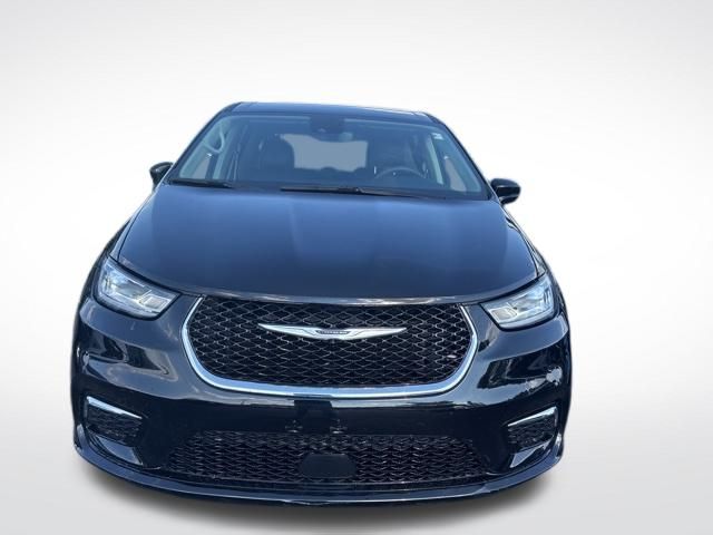 2024 Chrysler Pacifica Touring L photo 2
