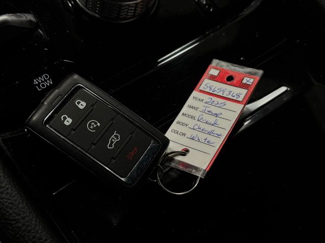 2025 JEEP GRAND CHEROKEE - Image 38