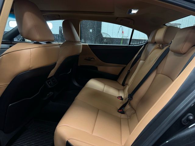 2023 LEXUS ES - Image 18