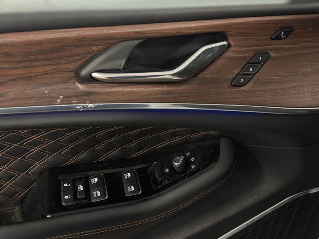 2025 JEEP GRAND CHEROKEE - Image 13