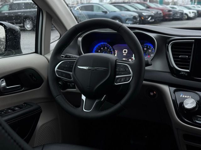 2024 CHRYSLER PACIFICA - Image 25