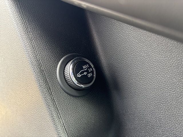 2024 CADILLAC XT6 - Image 11