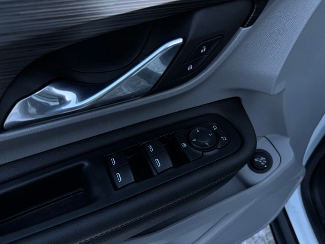 2023 GMC TERRAIN - Image 12