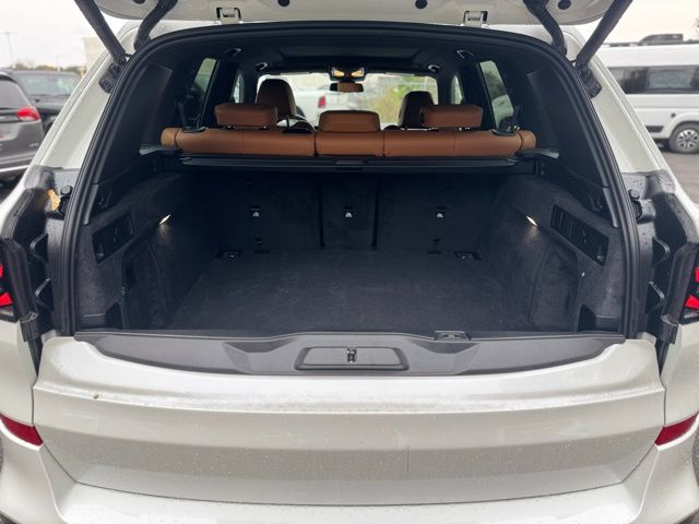 2026 BMW X5 - Image 13