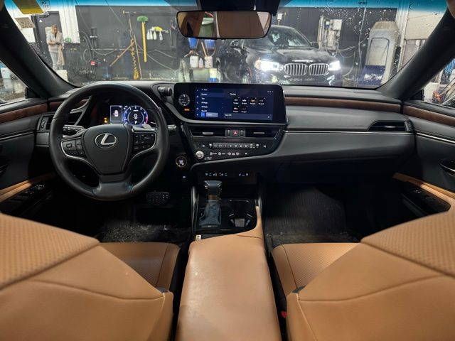 2023 LEXUS ES - Image 24