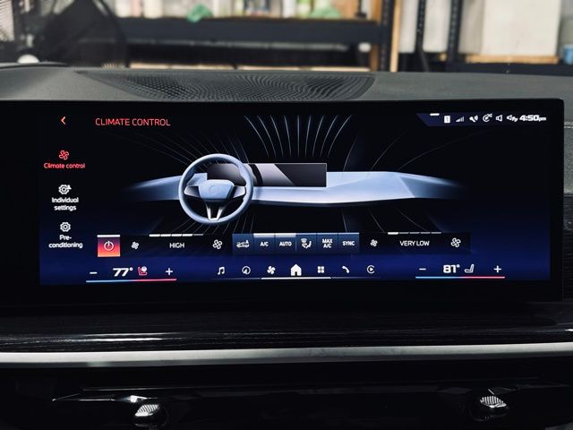 2025 BMW X7 - Image 30