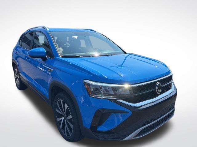 2022 Volkswagen Taos SE photo 3