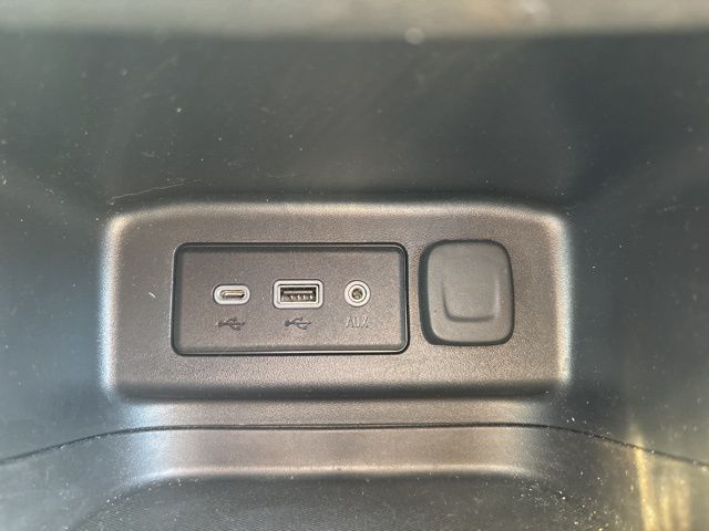 2023 CHEVROLET EQUINOX - Image 24