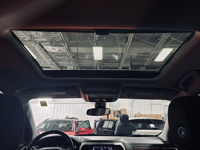 2023 GMC ACADIA - Image 25