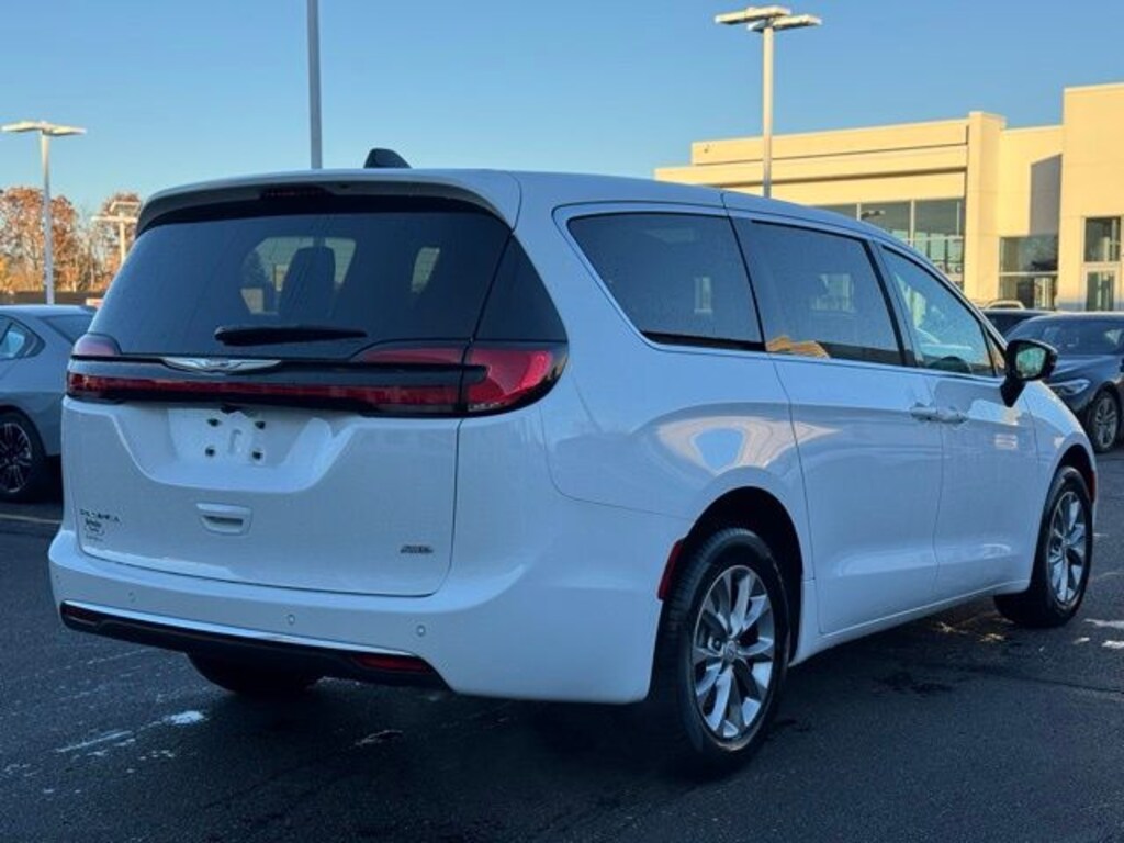 New 2026 Chrysler Pacifica Select Van Passenger Van