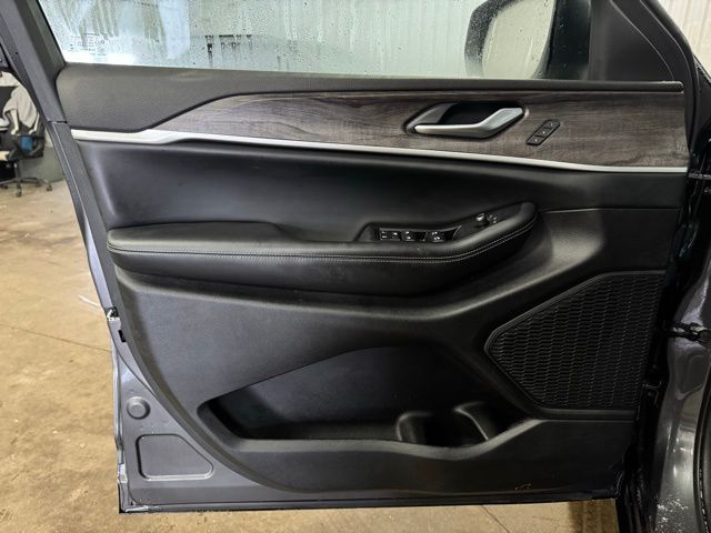 2023 JEEP GRAND CHEROKEE L - Image 13