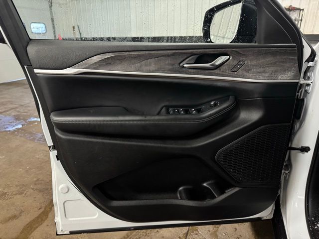 2023 JEEP GRAND CHEROKEE L - Image 13