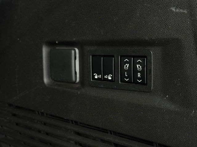 2021 GMC YUKON - Image 10