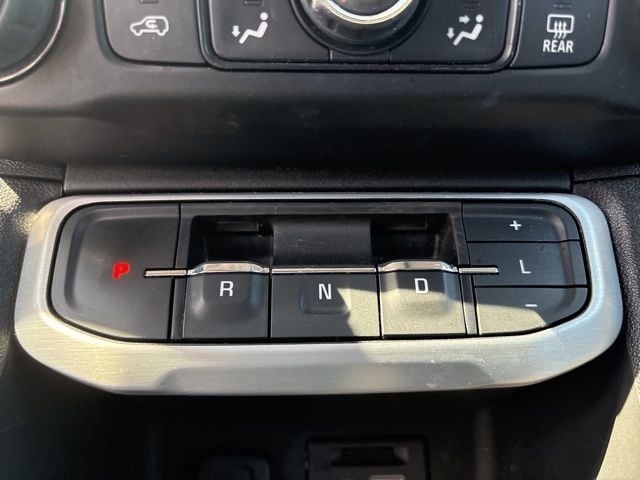 2023 GMC ACADIA - Image 30