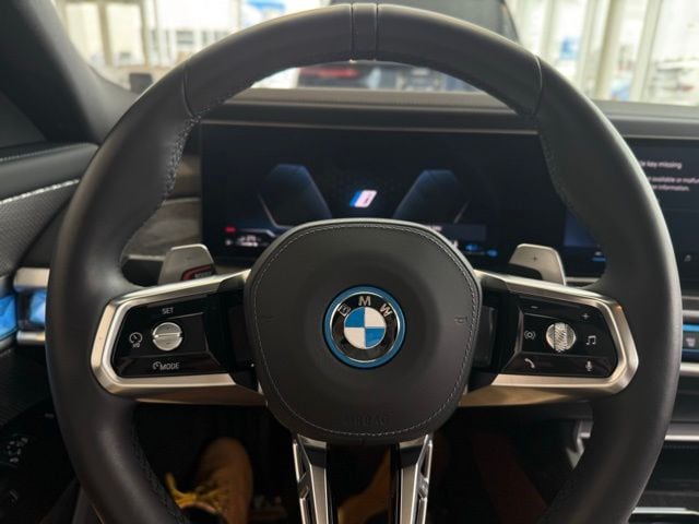 2025 BMW 750E - Image 33