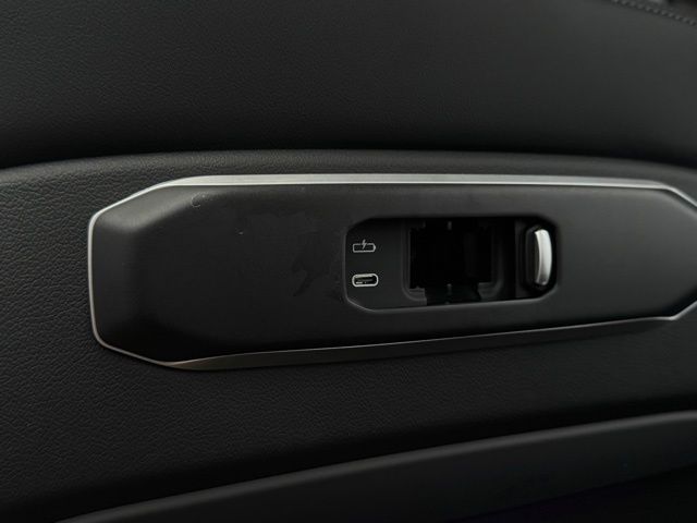 2026 BMW X7 - Image 26