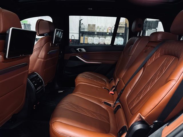 2025 BMW X7 - Image 20