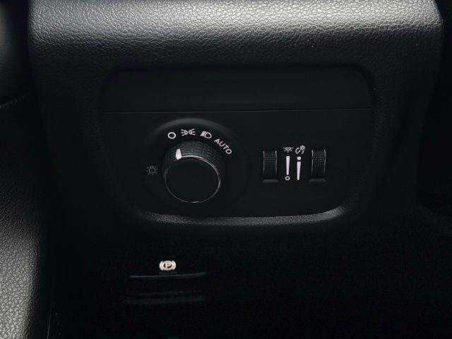 2023 JEEP GRAND CHEROKEE - Image 31