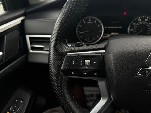 2025 MITSUBISHI OUTLANDER - Image 26