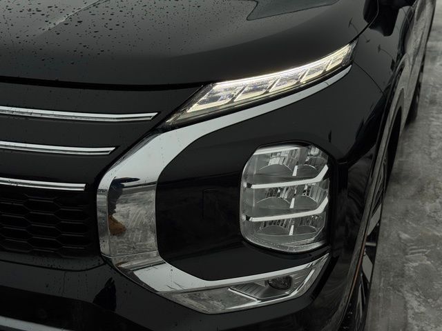 2025 MITSUBISHI OUTLANDER - Image 2