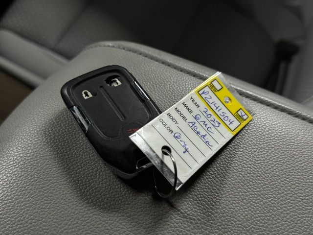 2023 GMC ACADIA - Image 34