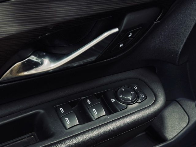 2022 GMC TERRAIN - Image 12