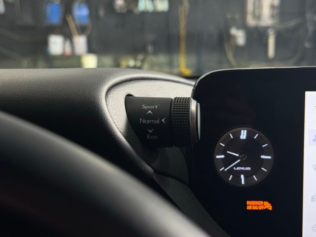 2023 LEXUS ES - Image 30