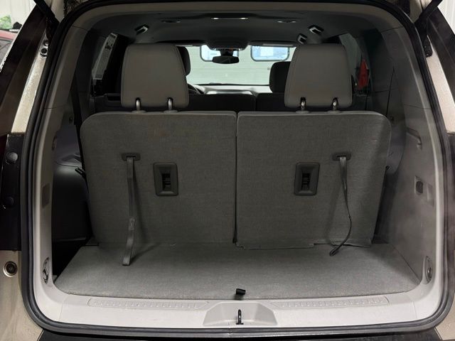 2023 GMC ACADIA - Image 10