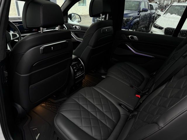 2026 BMW X7 - Image 21