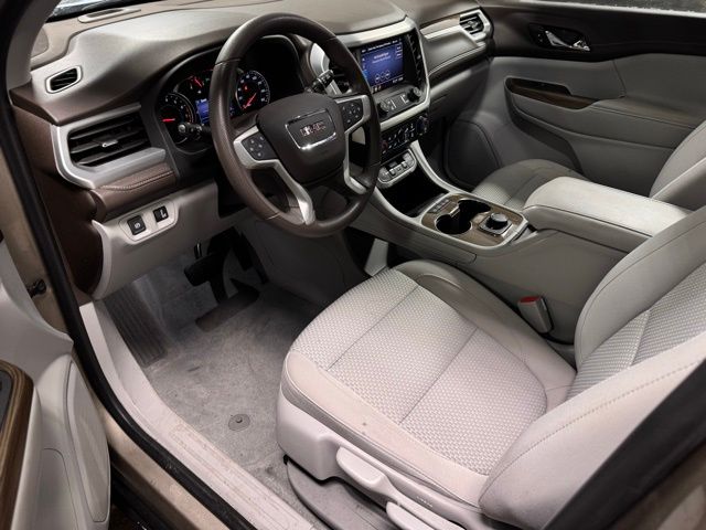 2023 GMC ACADIA - Image 17