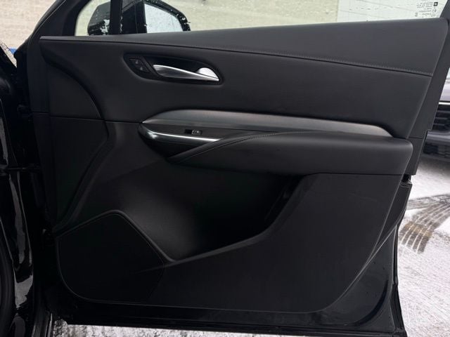 2023 CADILLAC XT4 - Image 13