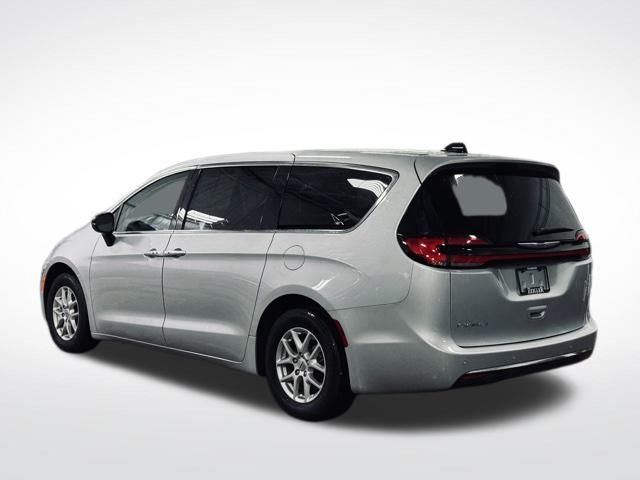 2024 CHRYSLER PACIFICA - Image 9