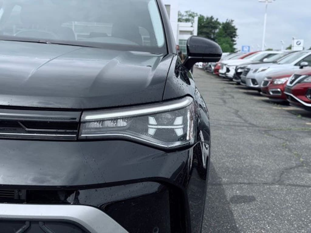 Used 2025 Volkswagen Taos 1.5T SE SUV