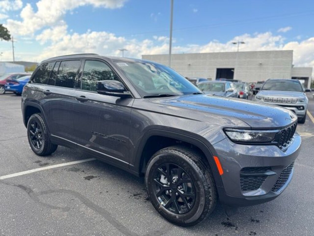 New 2025 Jeep Grand Cherokee Laredo SUV