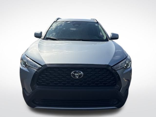 2024 Toyota Corolla Cross LE photo 2