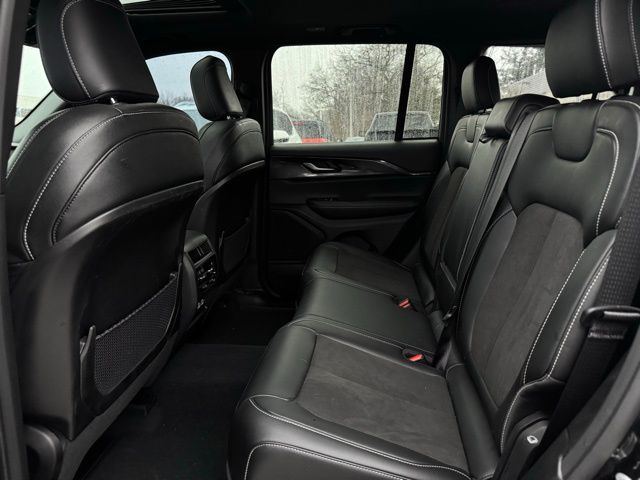 2023 JEEP GRAND CHEROKEE - Image 19