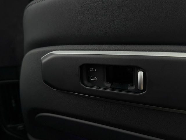 2026 BMW X7 - Image 25