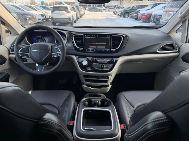 2024 CHRYSLER PACIFICA - Image 25