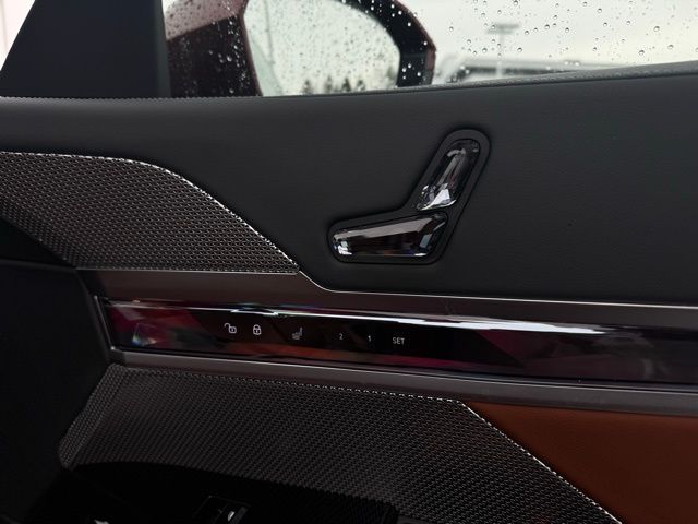 2023 BMW 760I - Image 16
