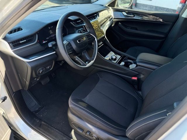 2023 JEEP GRAND CHEROKEE - Image 18