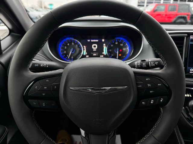 2025 CHRYSLER PACIFICA - Image 32