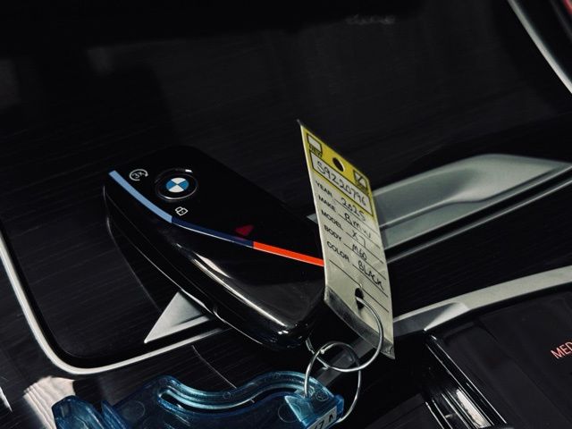 2025 BMW X7 - Image 37