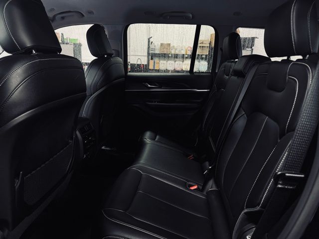 2023 JEEP GRAND CHEROKEE - Image 18