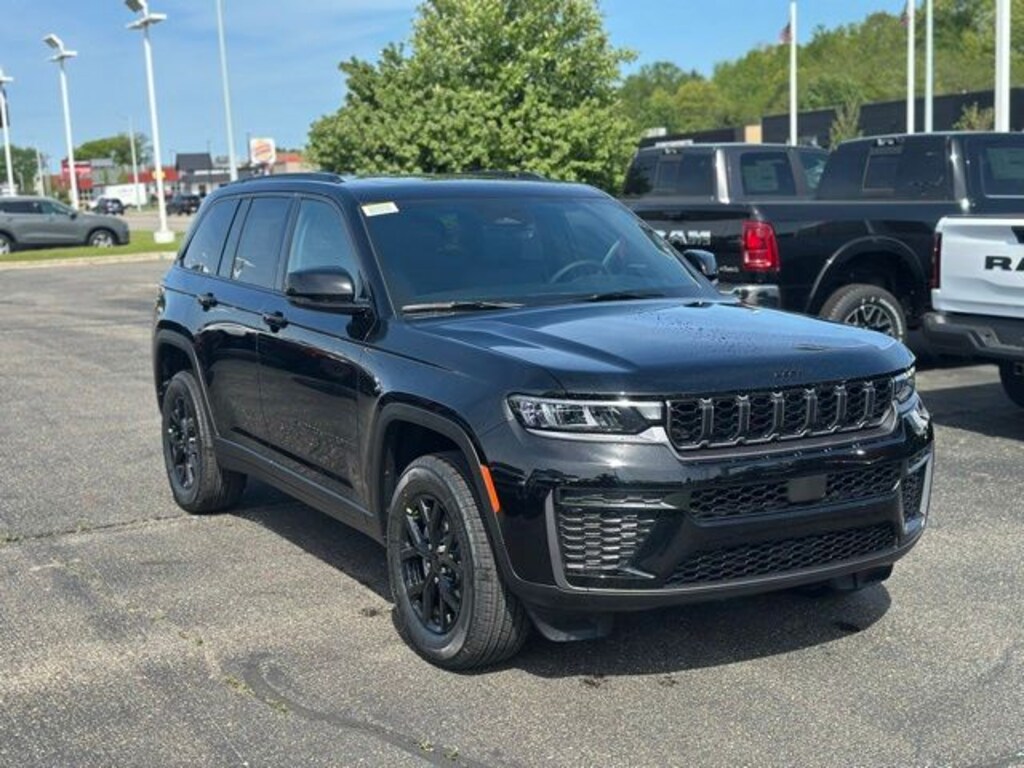 New 2026 Jeep Grand Cherokee Laredo SUV