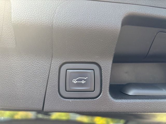 2023 GMC ACADIA - Image 8
